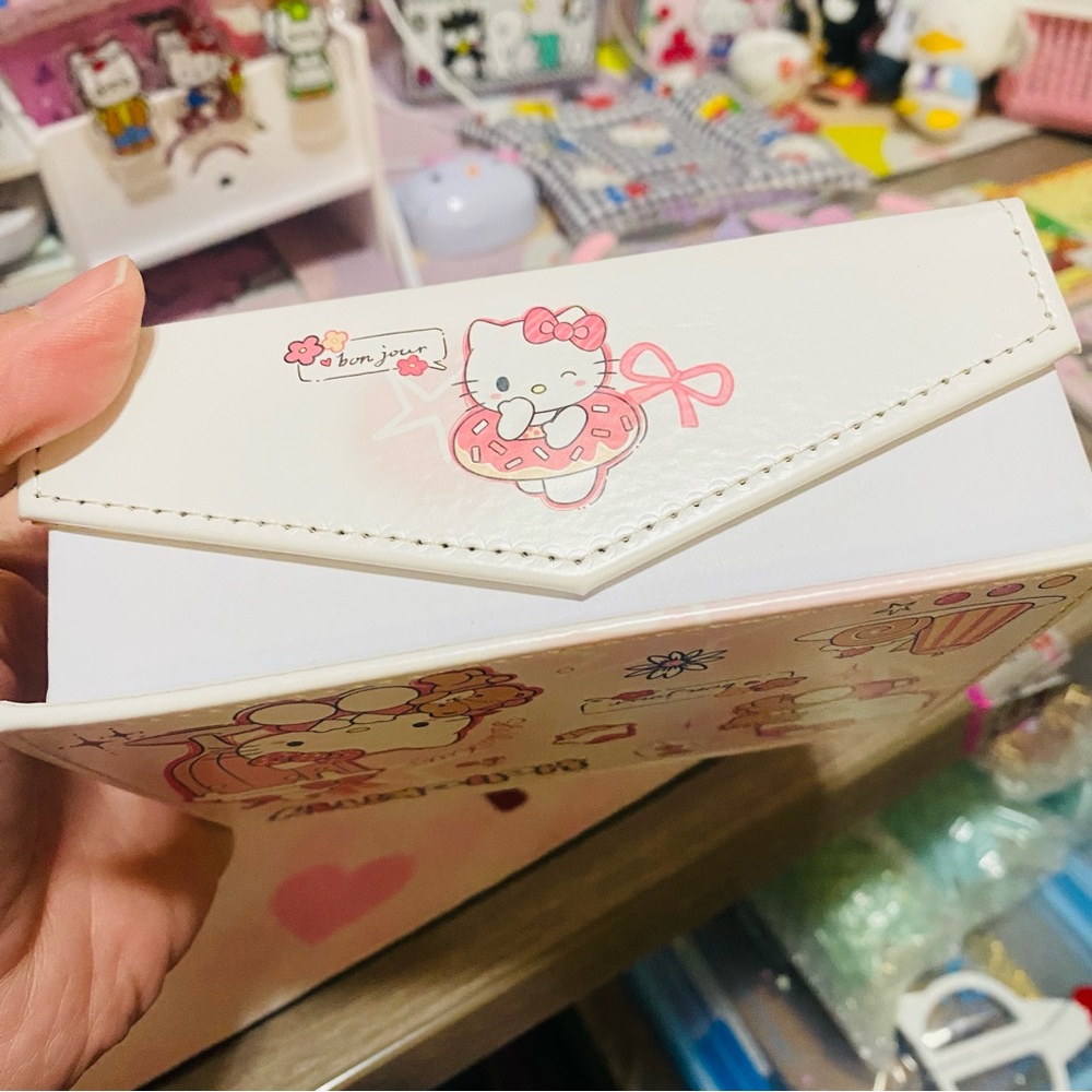 Hello Kitty storage box - Picture 3 of 3